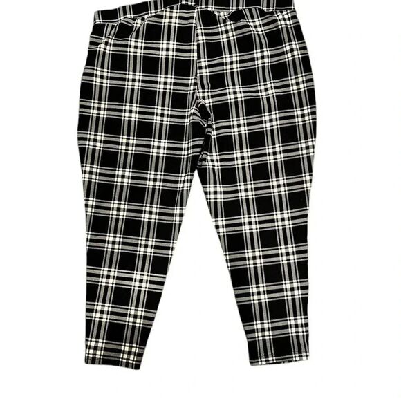 Crop Signature Waist Pocket Premium Legging size 4 black and white plaid - Picture 4 of 4